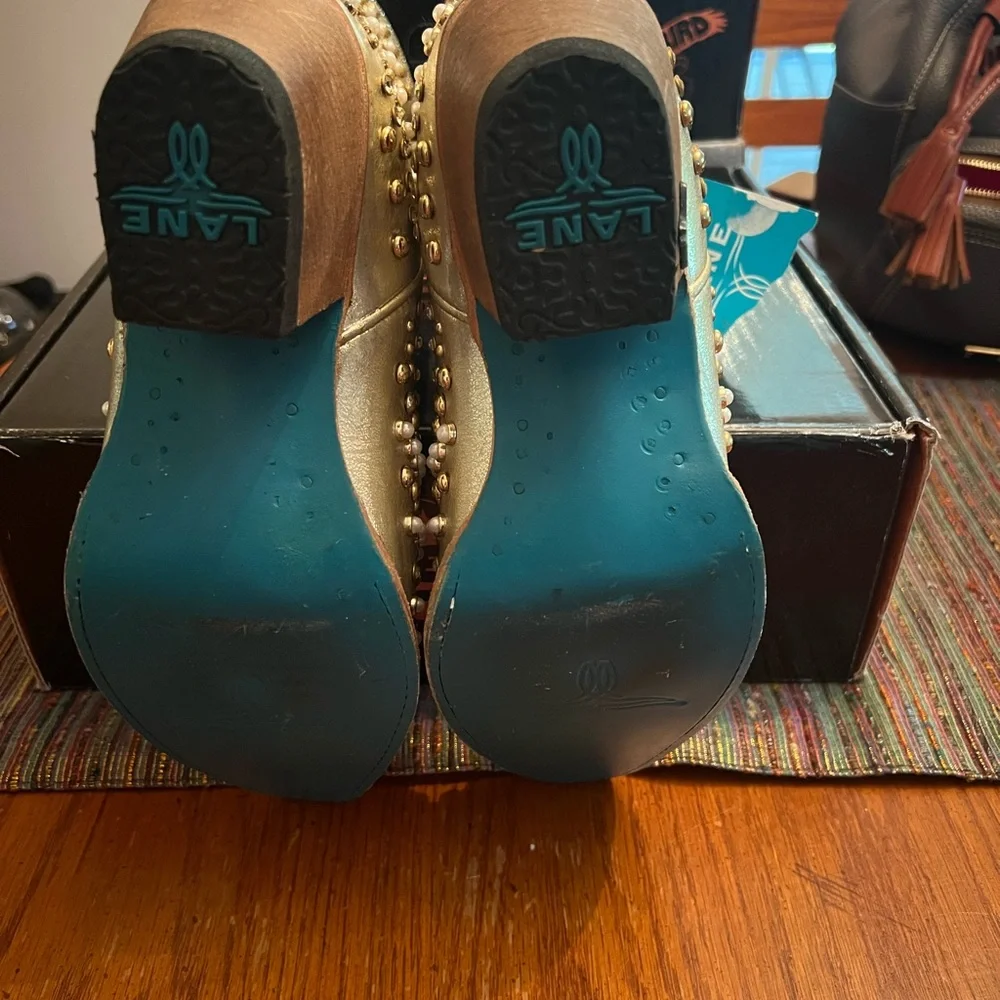 Lane Dolly Gold Boots with studs NWOB - Picture 5 of 9
